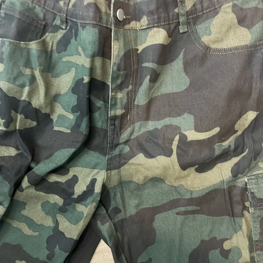 SHEIN Green Camouflage Cargo Shorts